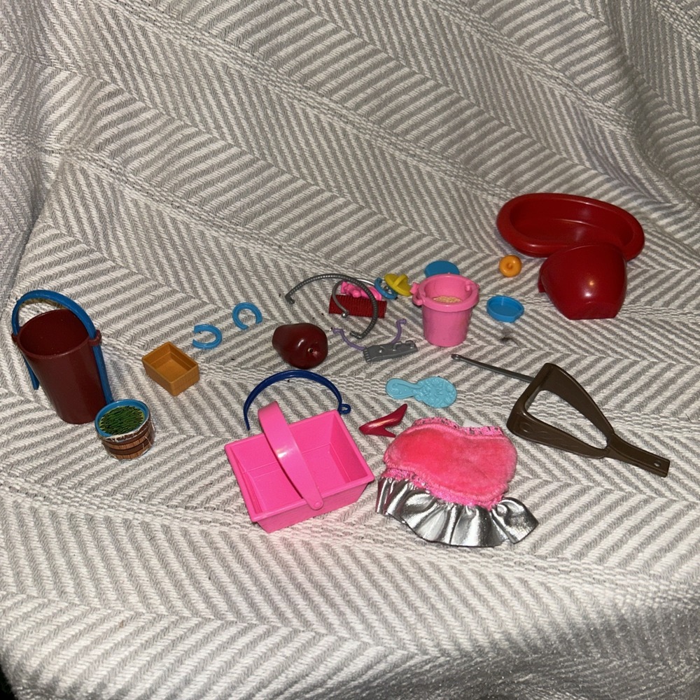 Mattel Vintage Barbie Equestrian Fox Hollow‎ Stable And Other Parts Lot E4